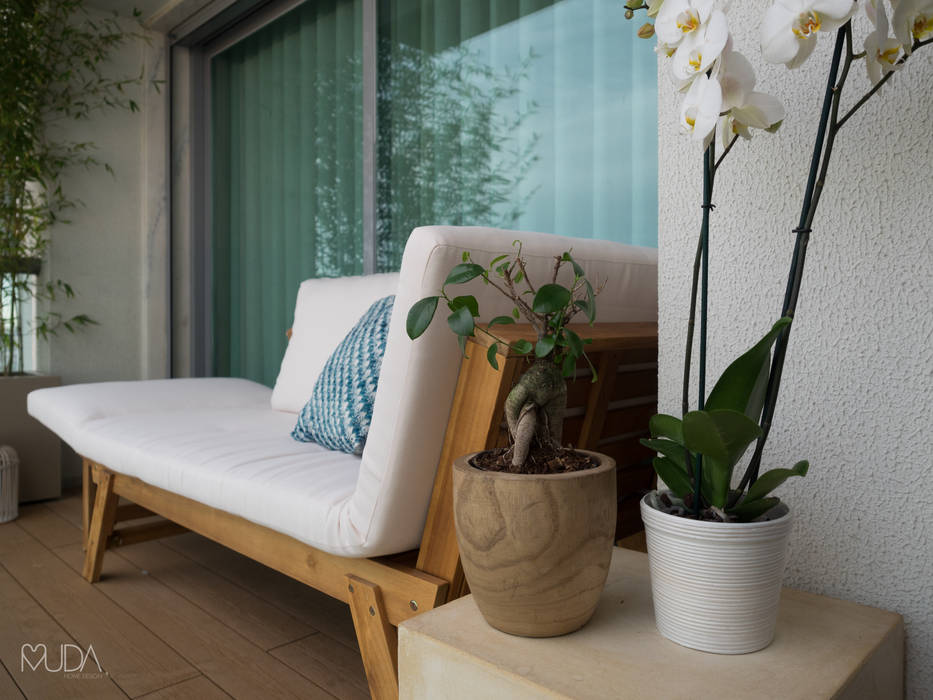 CB Apartment - Lisbon, MUDA Home Design MUDA Home Design Modern style balcony, porch & terrace