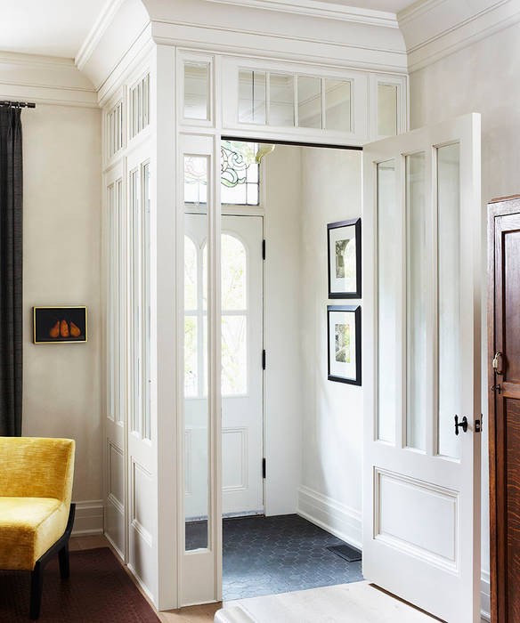 Entry Douglas Design Studio Classic style corridor, hallway and stairs entry,white,traditional,classic,contemporary