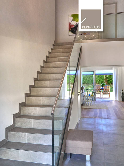 Innenaufnahmen von kern-haus: flur & diele von kern-haus ag | homify Innenaufnahmen von kern-haus: flur & diele von kern-haus ag | homify