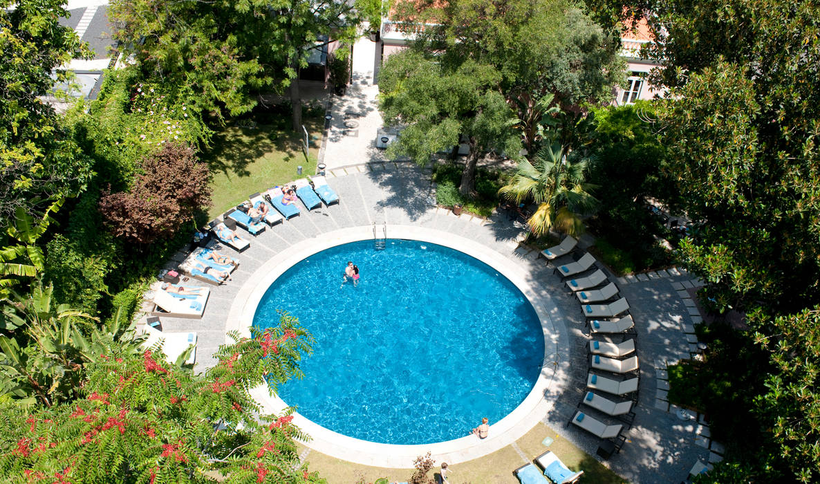 MARIA ILHARCO DE MOURA ARQUITETURA DE INTERIORES E DECORAÇÃO Piscinas de estilo moderno