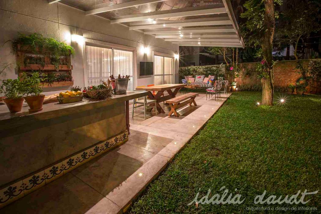 Churrasqueiras e Exteriores, IDALIA DAUDT Arquitetura e Design de Interiores IDALIA DAUDT Arquitetura e Design de Interiores Patios