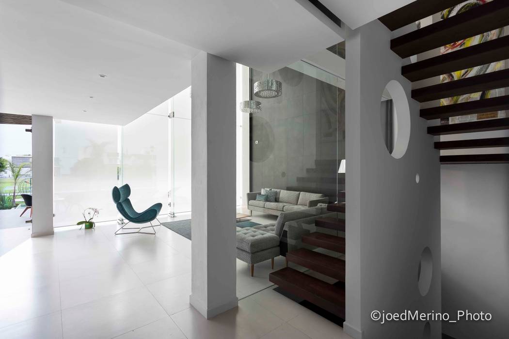 Fotografía Casa AB / Arquitectura & ID, Kroma Photo Kroma Photo Pasillos, vestíbulos y escaleras modernos escaleras,hall,sillon,fotografía,decoración