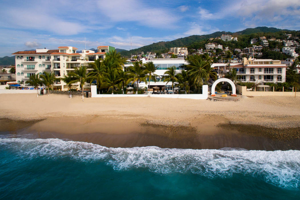 Fotografía aérea con drone en Puerto Vallarta Arcencielstudio Casas modernas: Ideas, imágenes y decoración