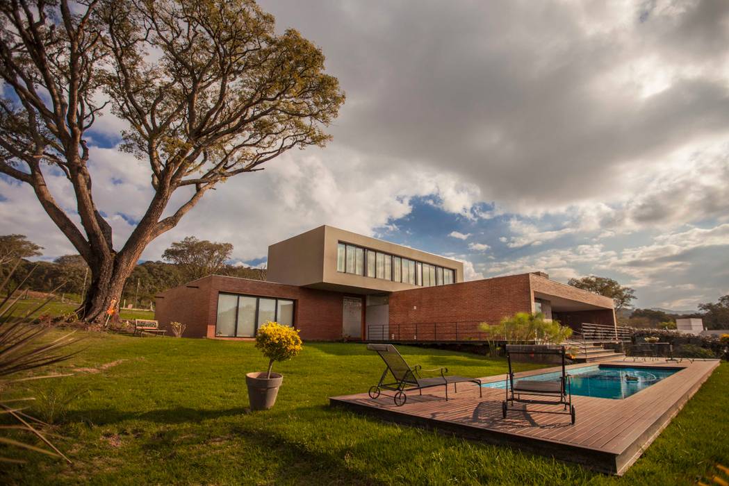 Casa Finca Cuyaya, Horizontal Arquitectos Horizontal Arquitectos Modern houses Bricks