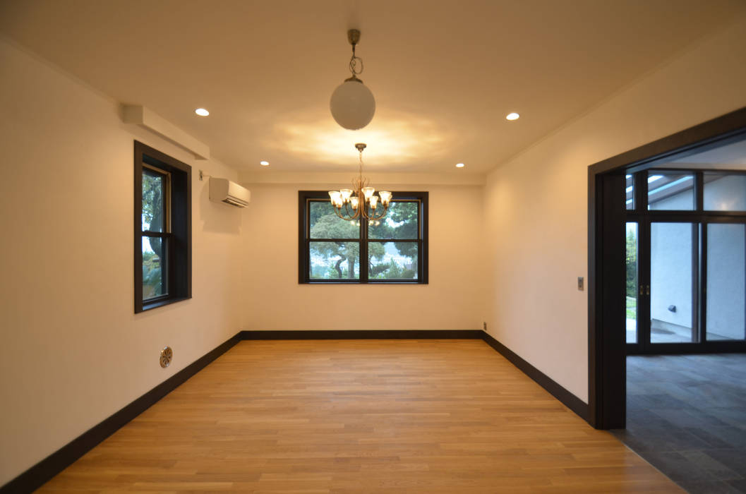 homify Industrial style dining room