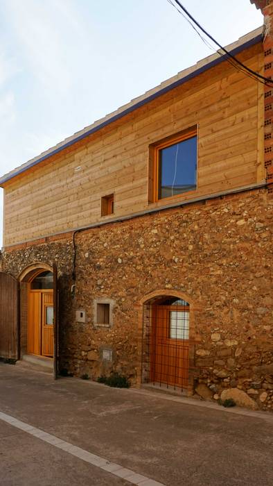 CASA FOR, RIBA MASSANELL S.L. RIBA MASSANELL S.L. Case in stile industriale Legno Effetto legno