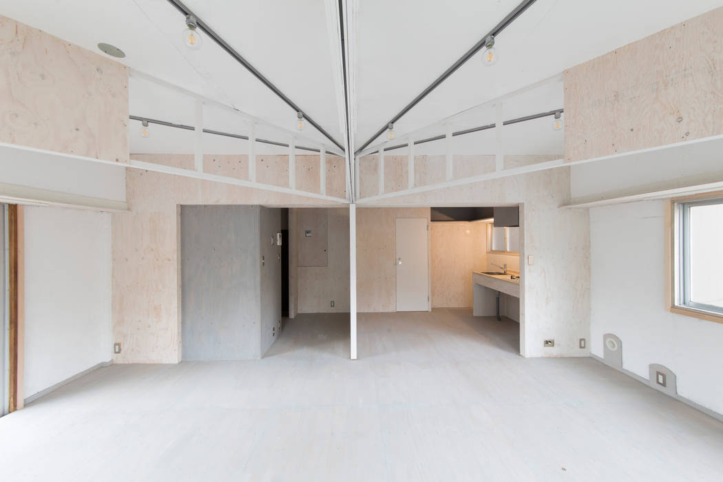 富永大毅建築都市計画事務所 Minimalist Living Room Plywood Wood Effect Homify