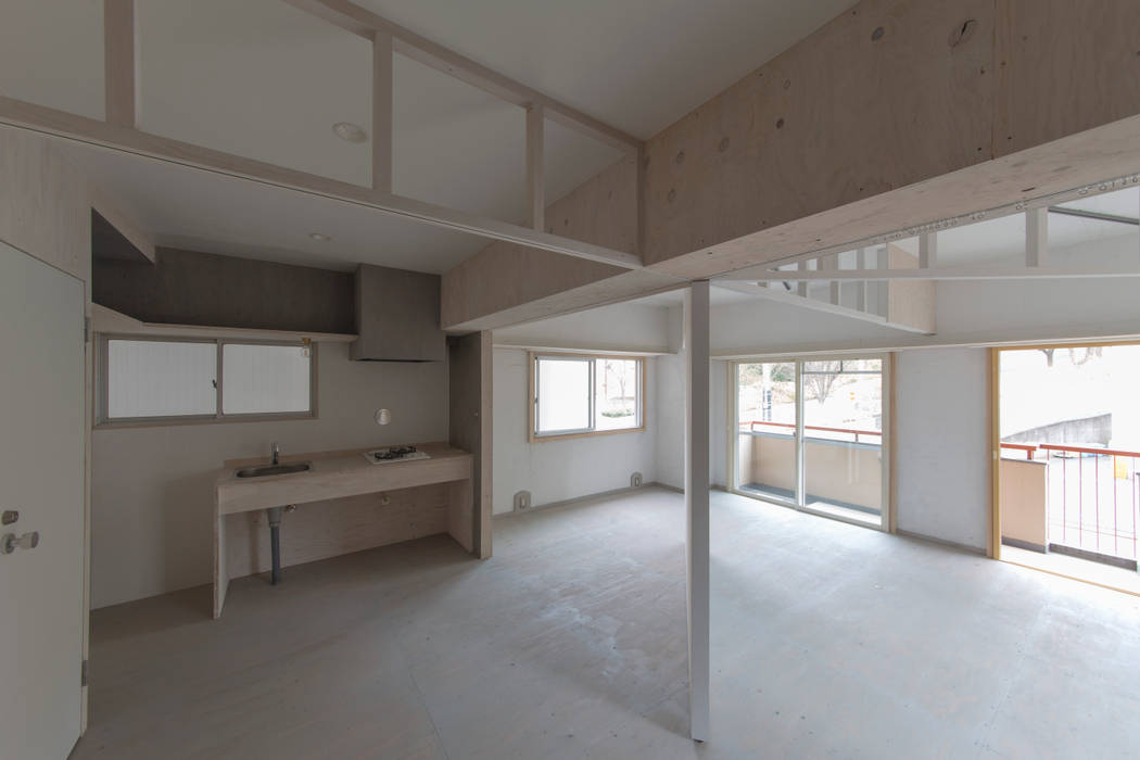 富永大毅建築都市計画事務所 Minimalist Kitchen Plywood Wood Effect Homify