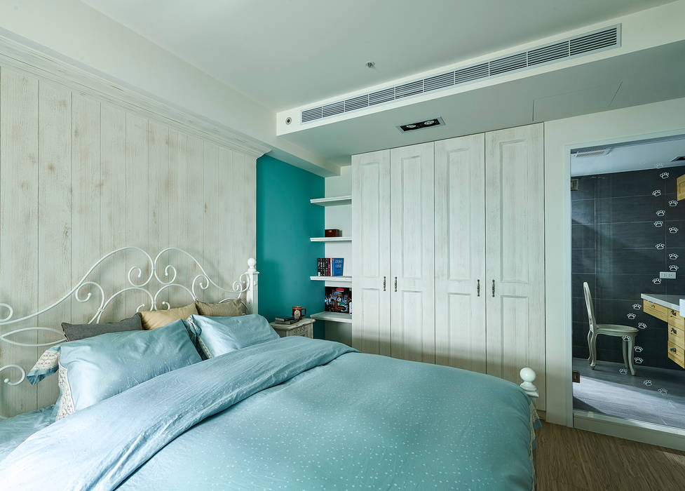 主臥室復古漆色刷出療癒質感 青瓷設計工程有限公司 Country style bedroom
