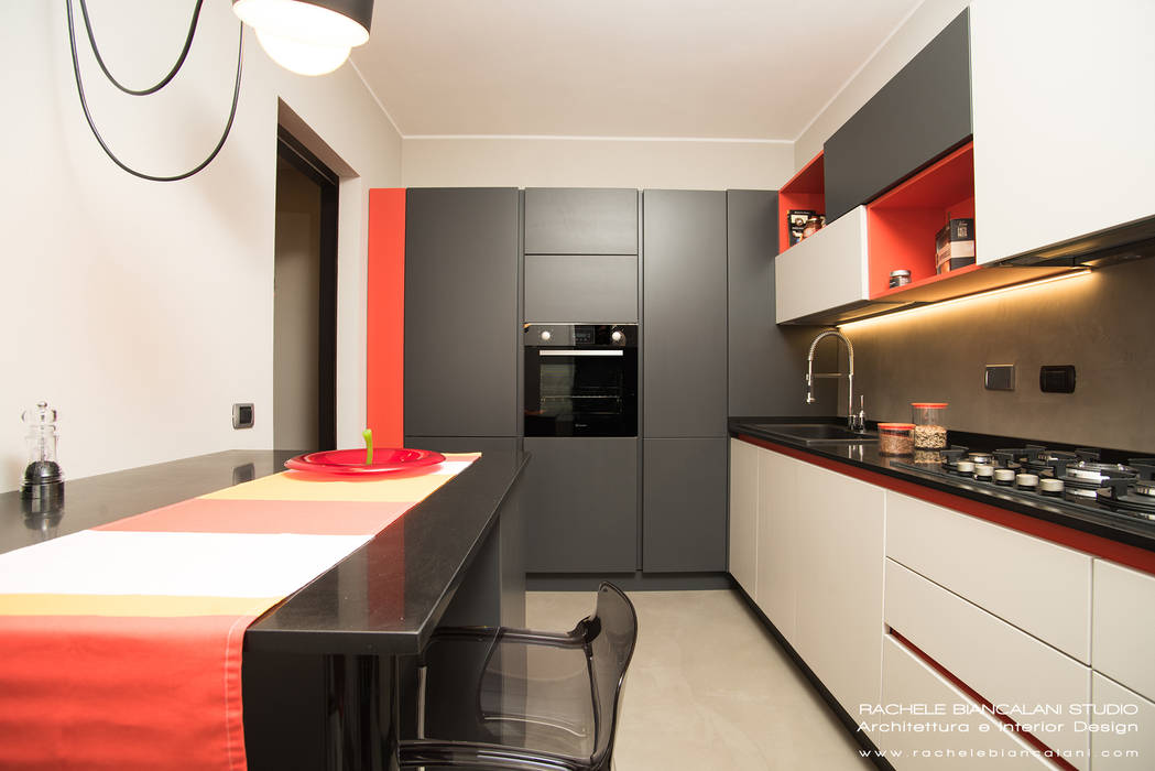 Cucina moderna con pavimento e parete in resina cementizia spatolata ... Pavimento beige colore pareti