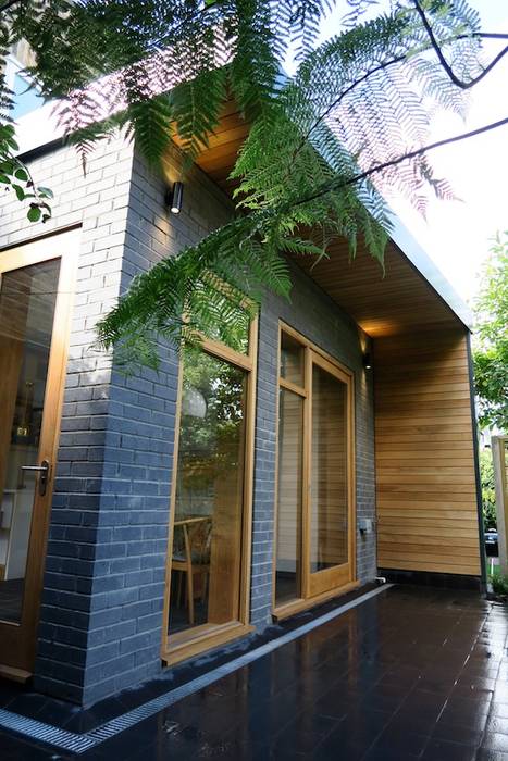 Rear Extension A2studio Rumah Modern Batu Bata extension,canopy,black brick