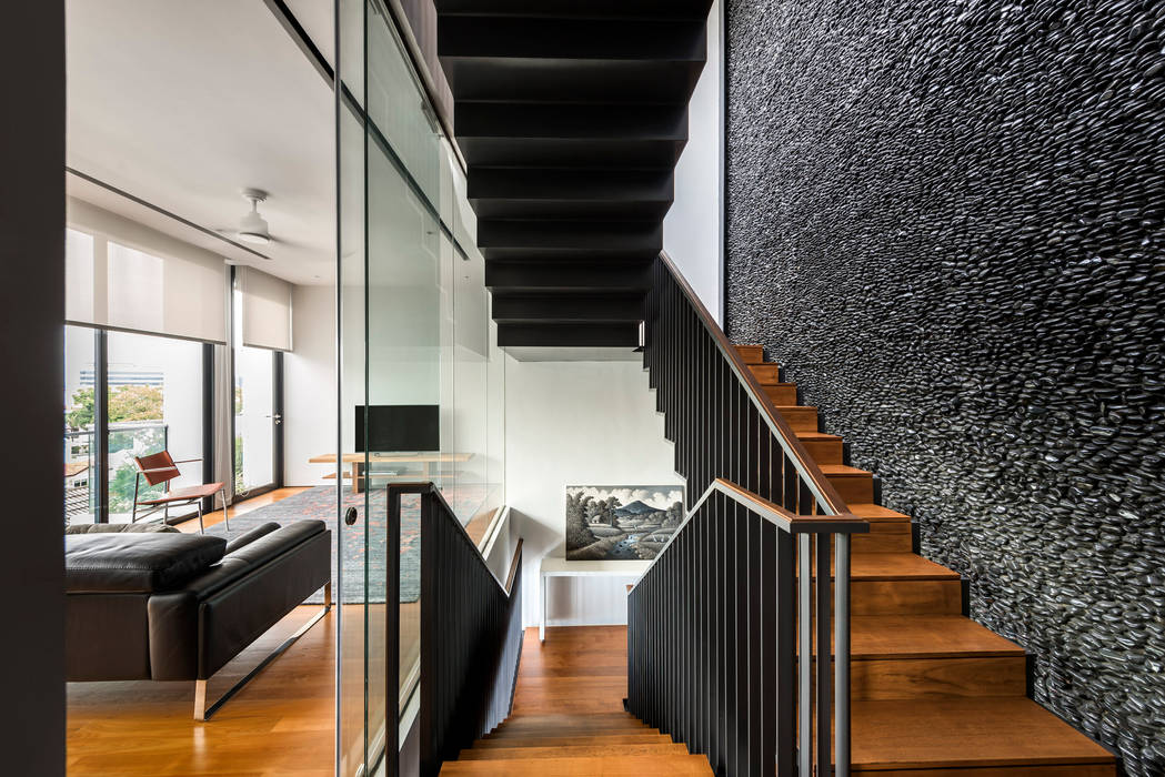 Courtyard House, ming architects ming architects Modern corridor, hallway & stairs