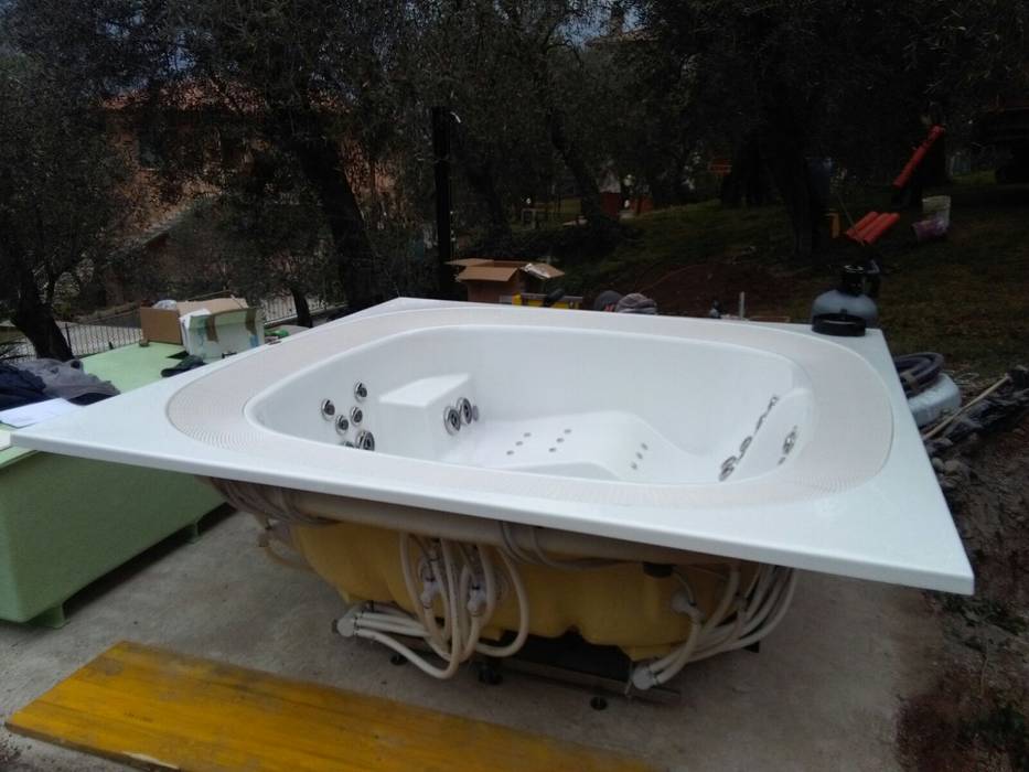 Minipiscina professionale Jacuzzi modello Enjoy rivestita con legno di ipè, Aquazzura Piscine Aquazzura Piscine Piscinas de estilo moderno Albercas