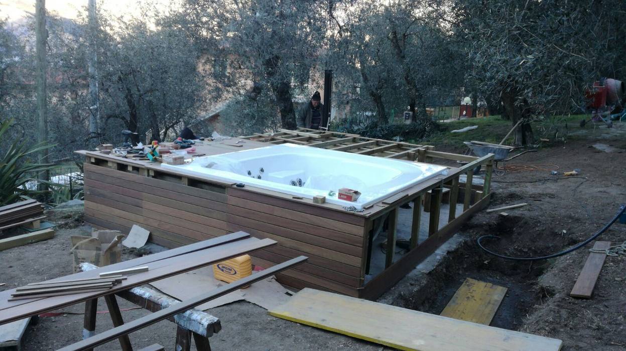 Minipiscina professionale Jacuzzi modello Enjoy rivestita con legno di ipè, Aquazzura Piscine Aquazzura Piscine Piscinas de estilo moderno Albercas