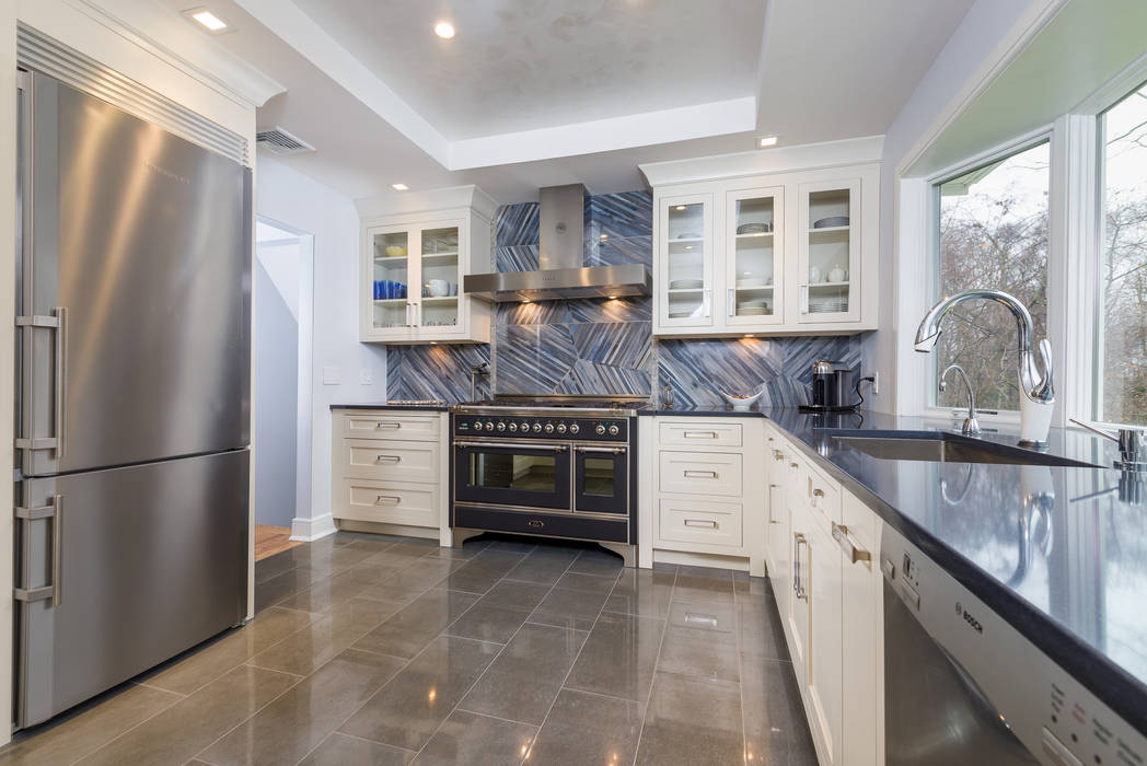 Mastering the elements in a Modern Kitchen in Port Washington, NY , HOMEREDI HOMEREDI Cuisine moderne Quartz