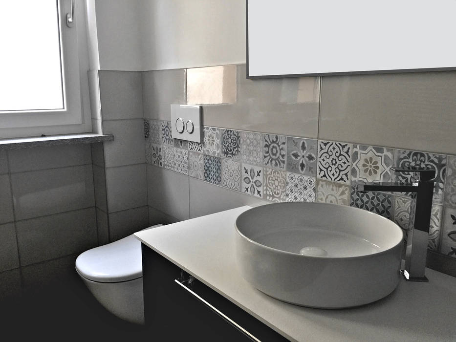 APPARTAMENTO IN CUNEO NUOVA [CN], Aulaquattro Aulaquattro Baños de estilo moderno Azulejos