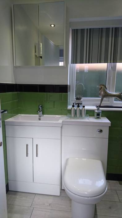 Bathroom Refurbishment and Re-design, Kerry Holden Interiors Kerry Holden Interiors Salle de bain moderne green metro tiles