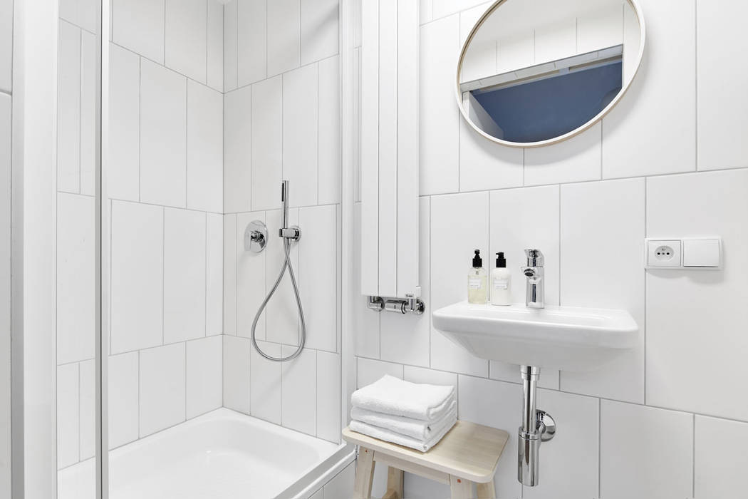 Sophia Apartment, BLACKHAUS BLACKHAUS Scandinavian style bathroom Tiles