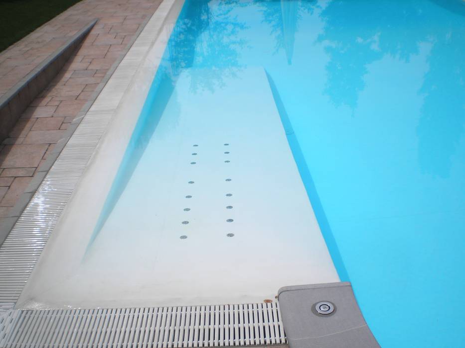 Piscina con rampa di accesso anche per persone diversamente abili in completa autonomia !, Aquazzura Piscine Aquazzura Piscine Modern pool