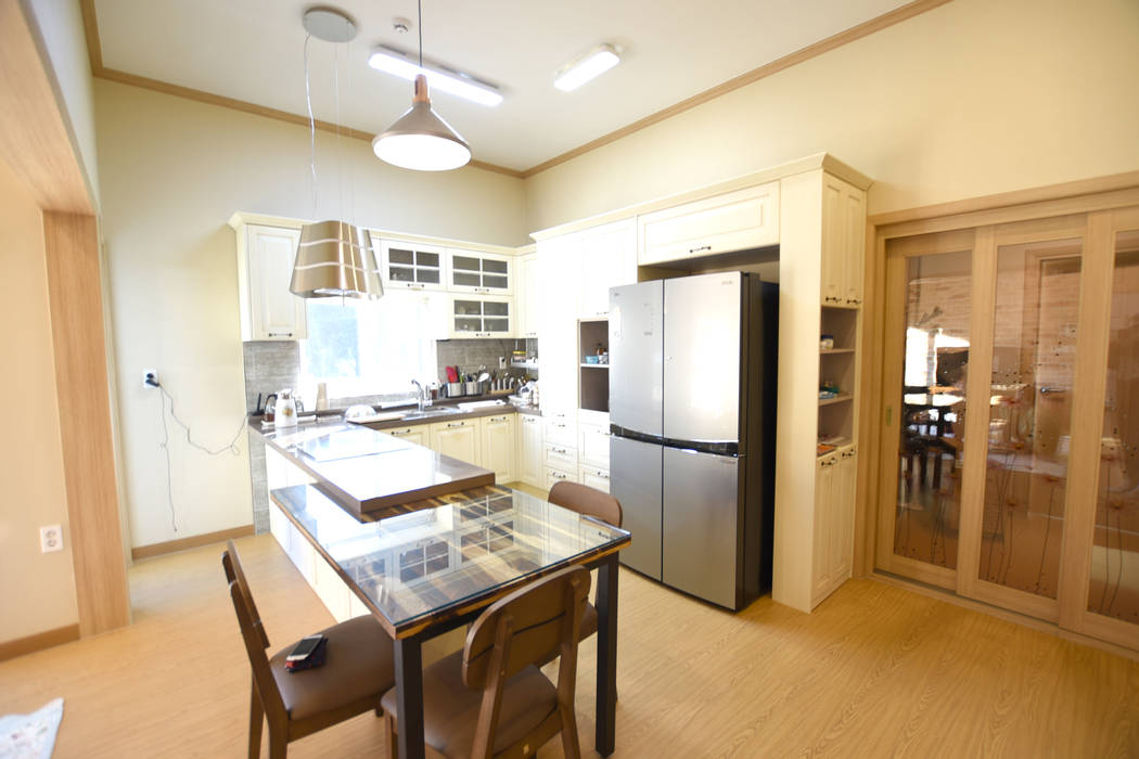 해질녘 노을이 아름다운 집, 꿈애하우징 꿈애하우징 Mediterranean style kitchen