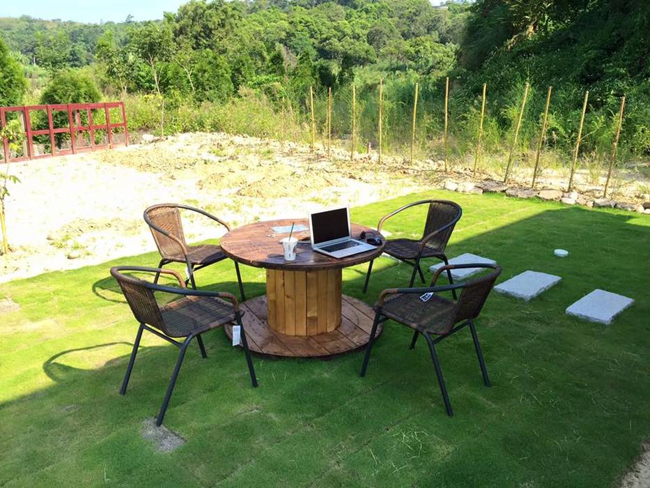 移動小屋, 現代建材有限公司 現代建材有限公司 Balkon, Veranda & Terrasse im Landhausstil