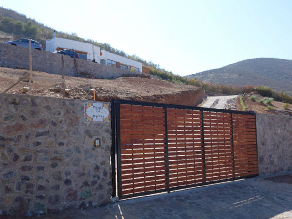 Vivienda L52 Fundo Loreto, La Serena., Territorio Arquitectura y Construccion - La Serena Territorio Arquitectura y Construccion - La Serena Casas de estilo mediterráneo