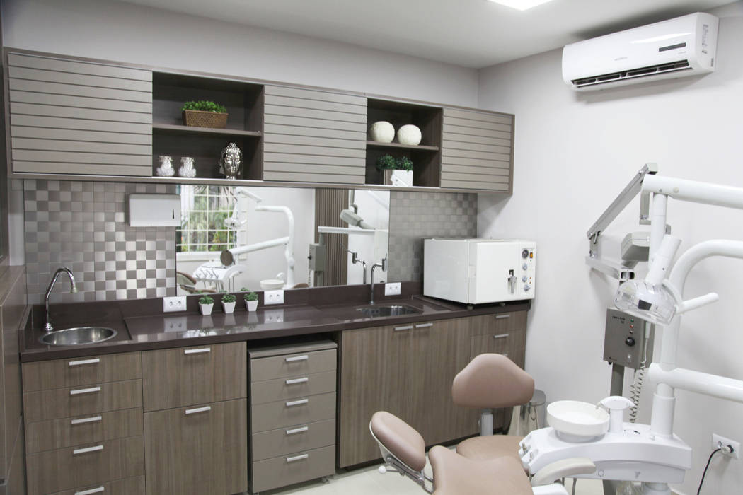 Consultório Dentista, Suelen Kuss Arquitetura e Interiores Suelen Kuss Arquitetura e Interiores Commercial spaces Nhôm / Kẽm Phòng khám