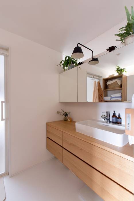 nionohama-apartment-house-renovation, ALTS DESIGN OFFICE ALTS DESIGN OFFICE Rustic style bathroom Wood Wood effect