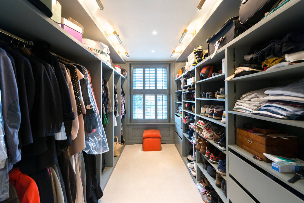 homify Modern dressing room