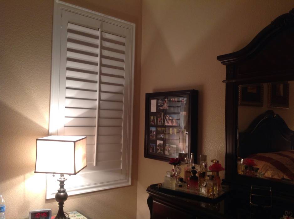 Persianas Tipo Shutter en San diego California, Persianas tijuana online Persianas tijuana online Mediterranean style windows & doors. Wood Wood effect Blinds & shutters