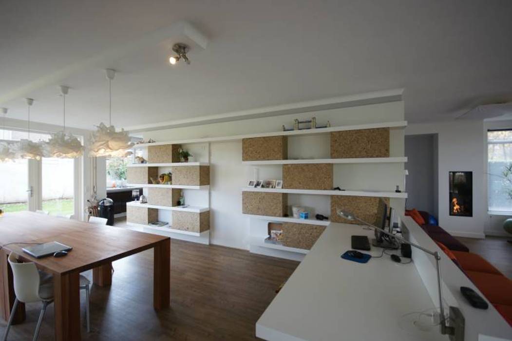 renovatie woonkamer, KleurInKleur interieur & architectuur KleurInKleur interieur & architectuur ห้องนั่งเล่น ตู้เก็บของและชั้นเก็บของ