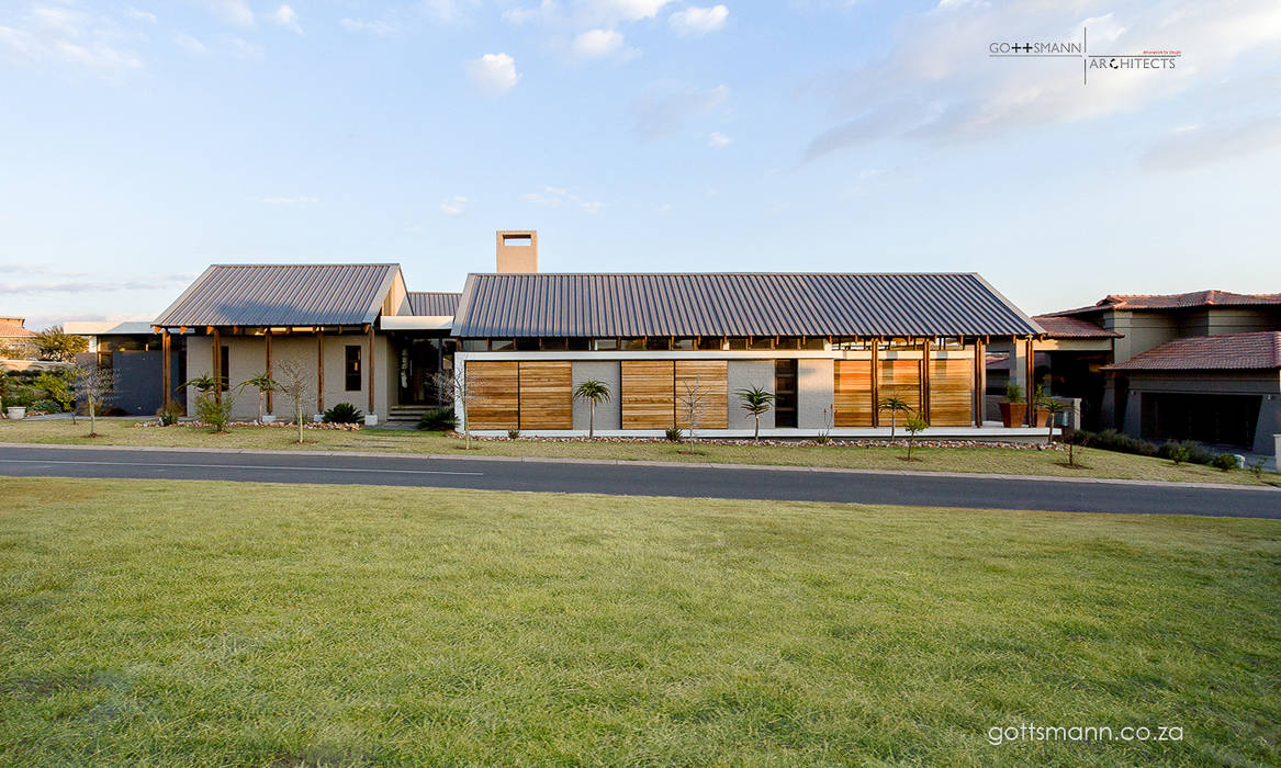 ​Contemporary Farm house homify Country style house Bricks Sliding screens,Timber,Corrugated roof,pitched roof