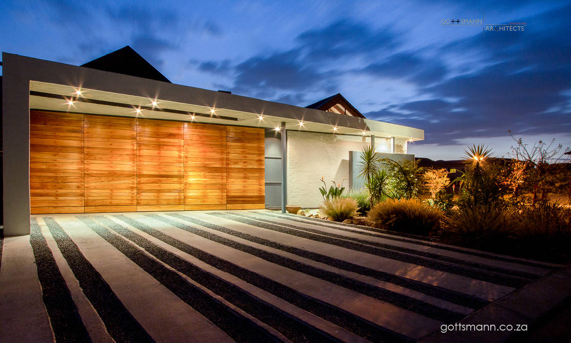 ​Contemporary Farm house homify Country style garage/shed