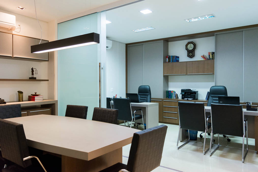 Sala de reunião e sala de trabalho AT arquitetos Espaços comerciais sala de reunião,sala de trabalho,integração,integração dos espaç,divisória de vidro,painel de vidro,Lojas e imóveis comerciais