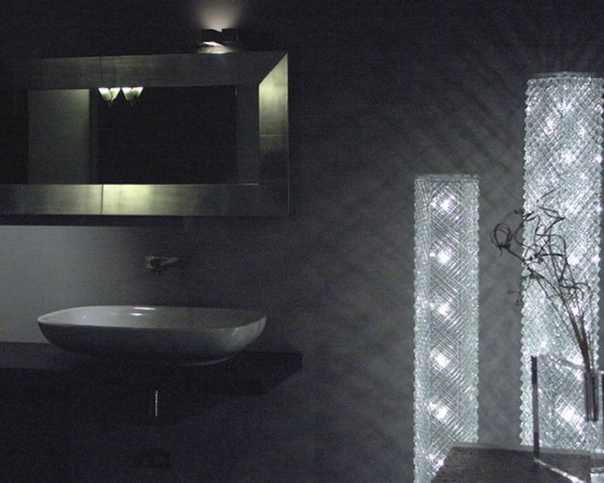 Bathroom of an Italian Villa, Le Meduse s.a.s. Le Meduse s.a.s. Modern Bathroom Lighting