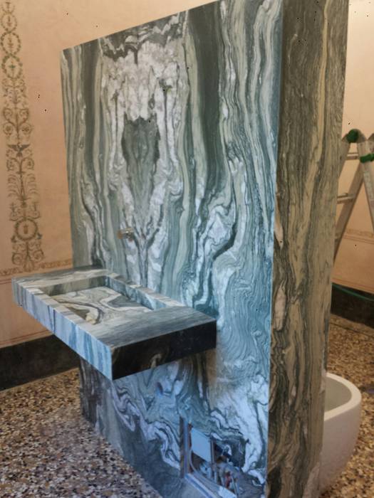 Totem en marmol Cipollino verde, Giemme Marmi S.R.L. Giemme Marmi S.R.L. Classic style bathroom Marble Sinks