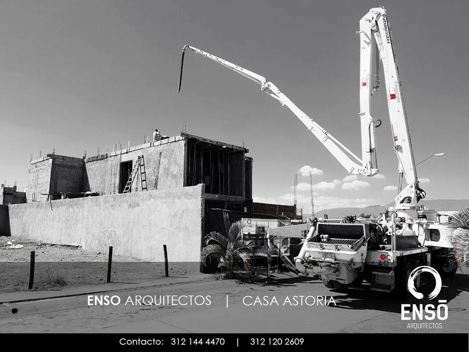 CONSTRUCCIÓN Y SUPERVISION DE OBRA, Enso Arquitectos Enso Arquitectos منازل أسمنت