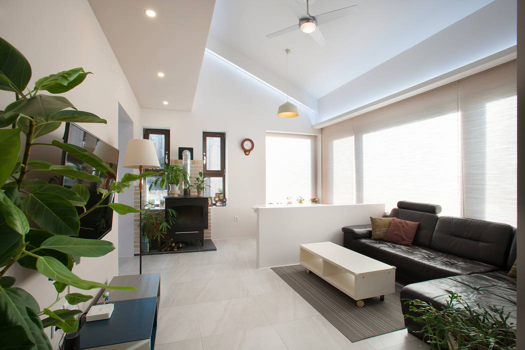 homify Salas de estar modernas