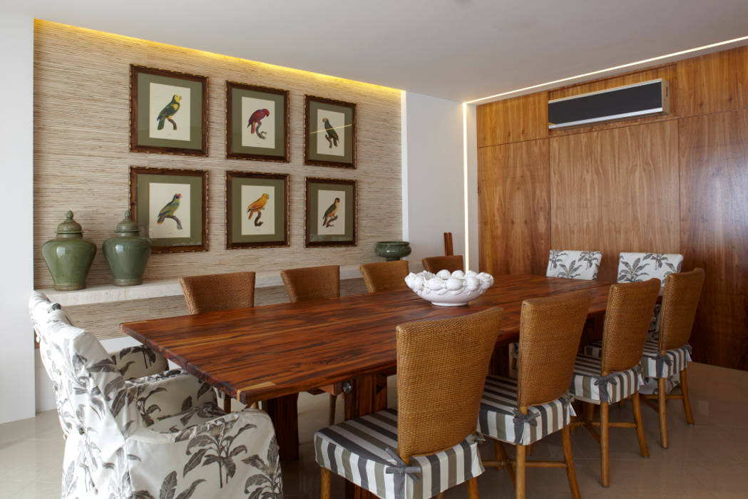 APARTAMENTO PRAIA, STUDIO GUTO MARTINS STUDIO GUTO MARTINS Tropical style dining room