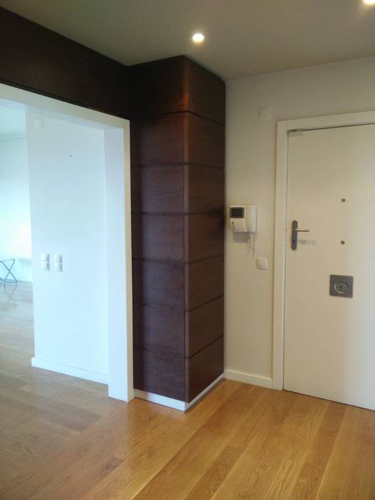 ห้องโถงทางเดินและบันไดสมัยใหม่ โดย MUDA Home Design โมเดิร์น