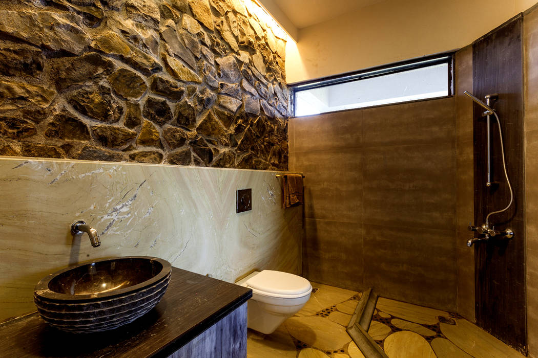 Kavardhara Villa , Inscape Designers Inscape Designers Salle de bain rustique Pierre