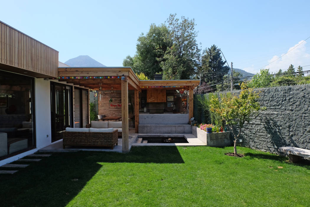 CASA RQ. , ESTUDIO BASE ARQUITECTOS ESTUDIO BASE ARQUITECTOS Rustic style garden