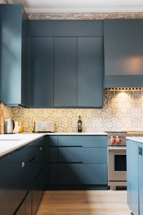 Simple and industrial kitchen vibe FLUID LIVING STUDIO Modern kitchen kitchen,custom,blue kitchen,beautiful tile,wall tiles,details,kitchen idea,kitchen cabinet