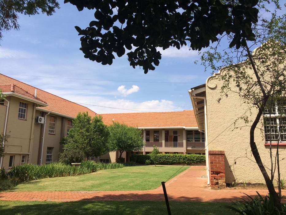 Oranje Meisieskool, Free State, Bloemfontein. Smit Architects (Design) & Incline Architects (documentation and site admin) Smit Architects Modern houses