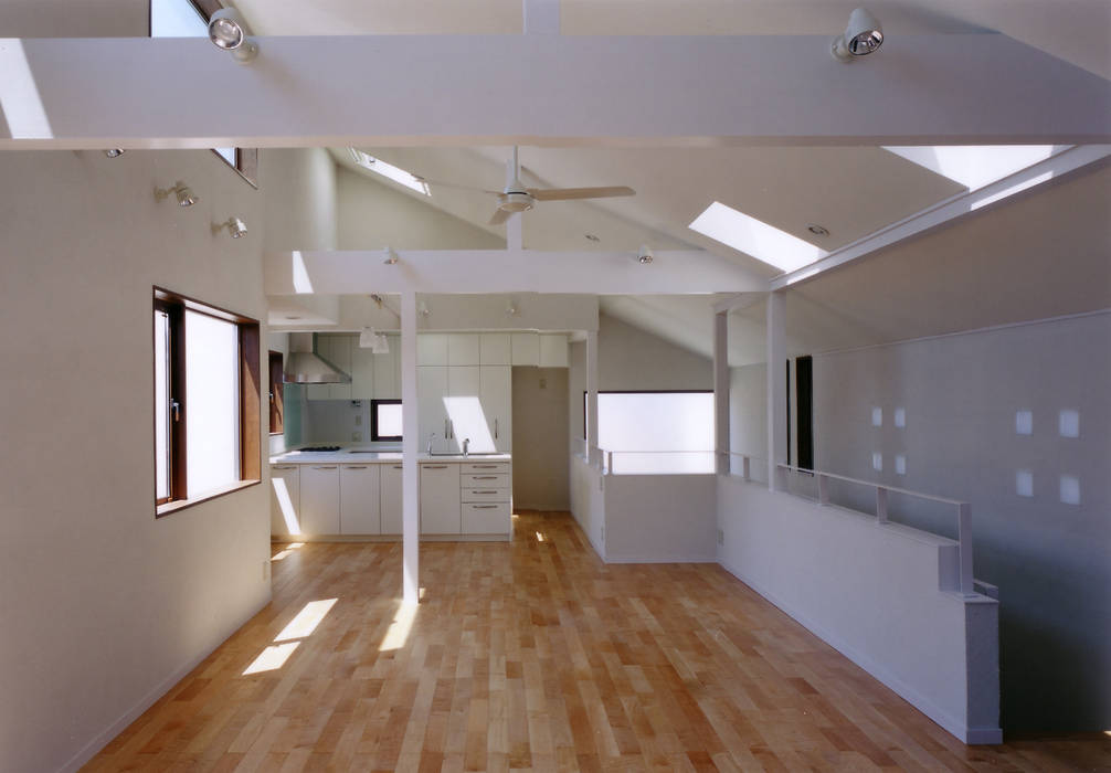 リビングからダイニング・キッチンを見る-1 豊田空間デザイン室 一級建築士事務所 モダンデザインの ダイニング