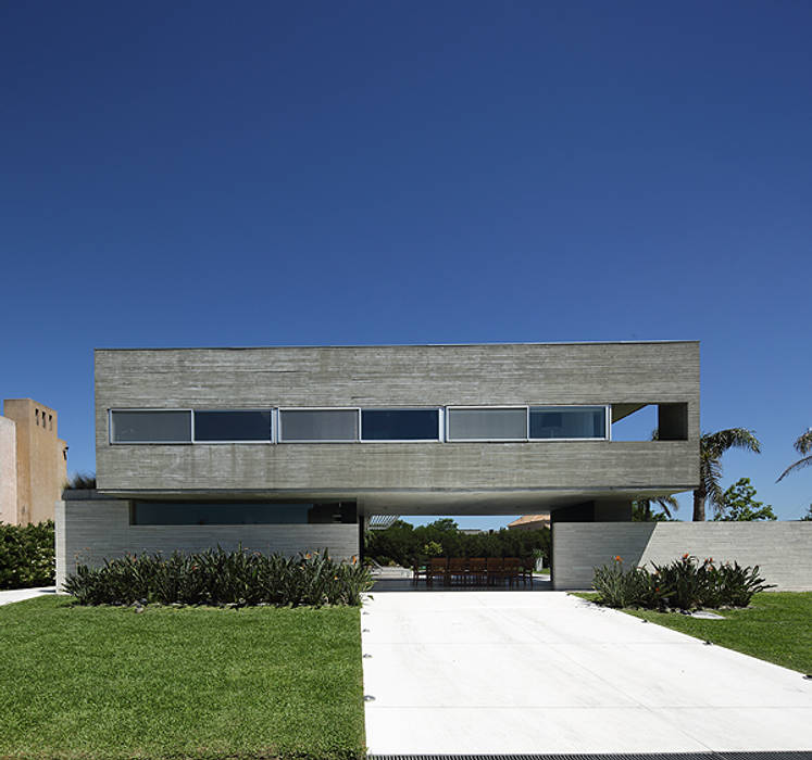 RSP House, Enrique Barberis Arquitecto Enrique Barberis Arquitecto Casas de estilo minimalista Concreto