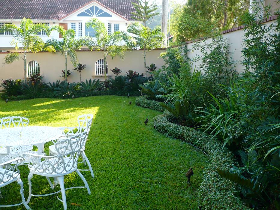 PRIVATE RESIDENCE - PANAMA CITY, TARTE LANDSCAPES TARTE LANDSCAPES Jardines de estilo tropical