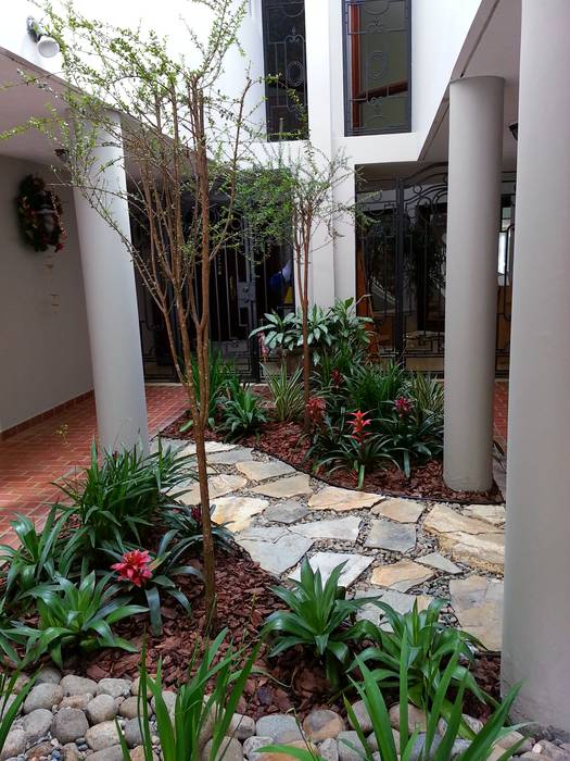 PRIVATE RESIDENCE - PANAMA CITY, TARTE LANDSCAPES TARTE LANDSCAPES Modern Garden