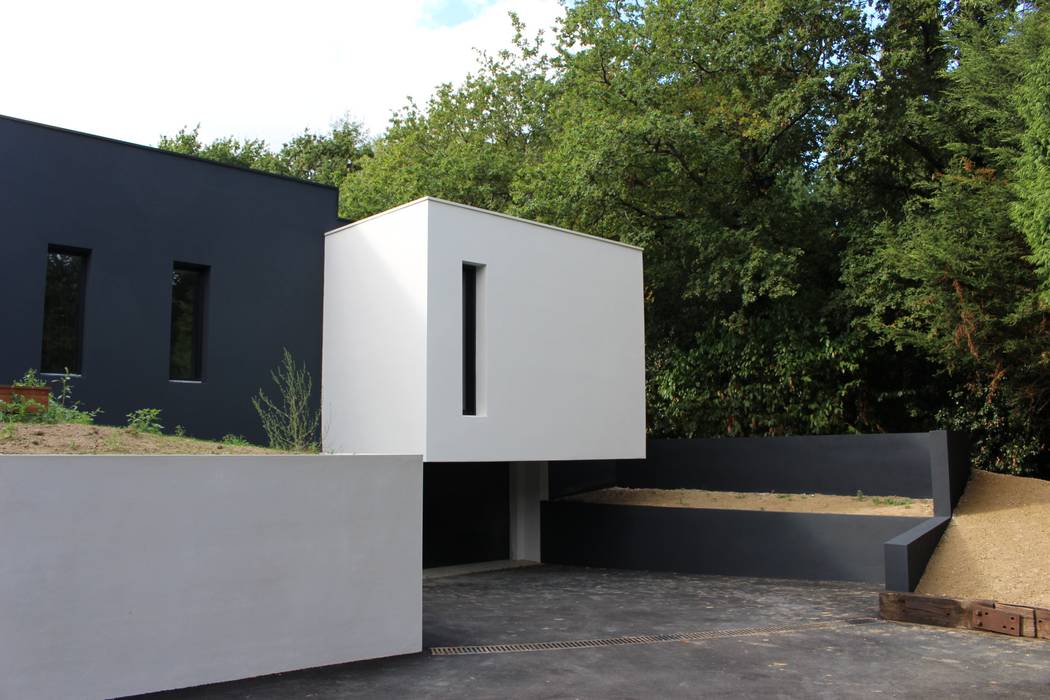 Black and White, AM architecture AM architecture Garage / Hangar minimalistes