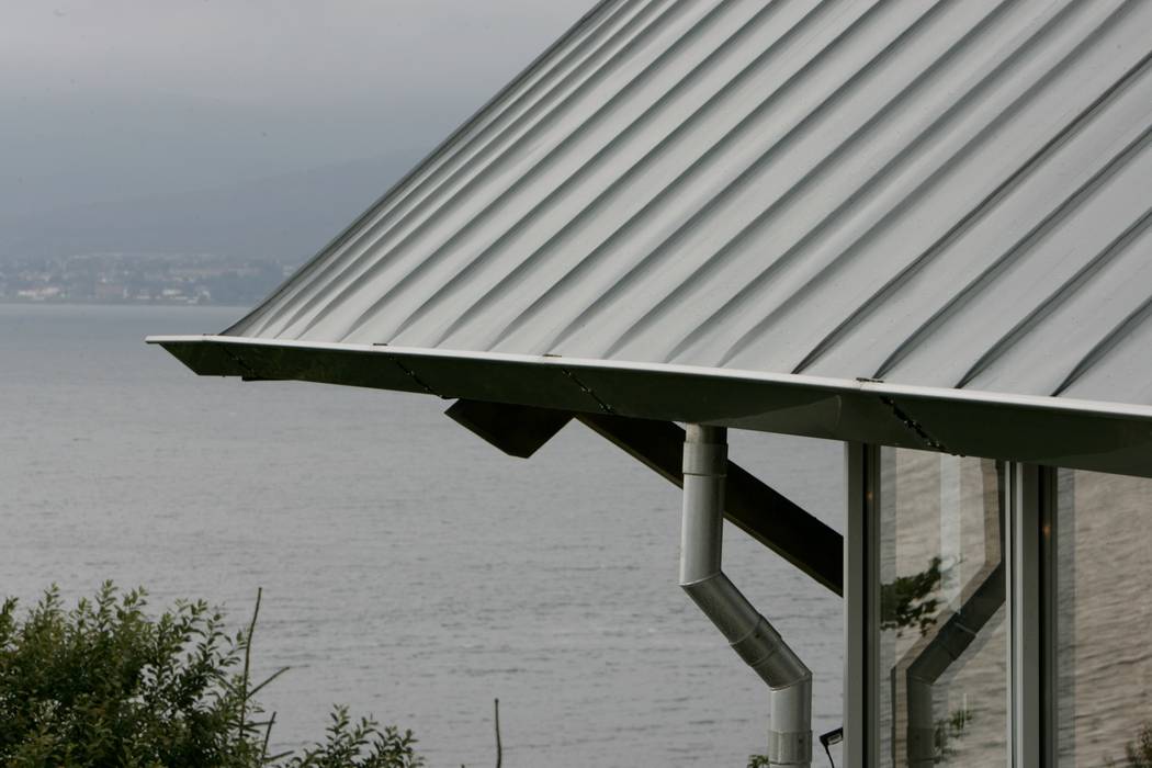 Long House Retool architecture Casas de estilo escandinavo Aluminio/Cinc Zinc Roof
